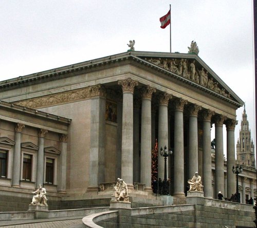 viena-parlamentul333.jpg