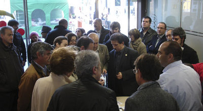 Numeroso público en la presentación.