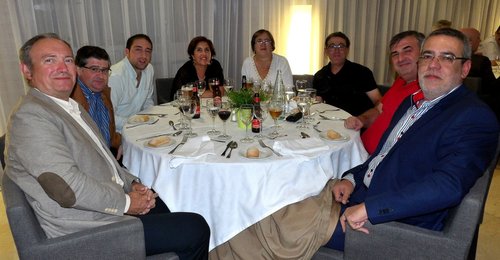 Miedo me da cuando la vean, Rusadir, amigo, hijo y señora, Macu, Bernardino, PJ y Eduardo.